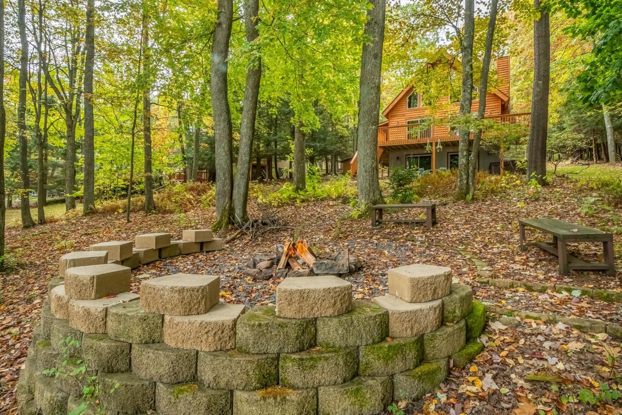 Maplewood Cottage МакХенри Екстериор снимка